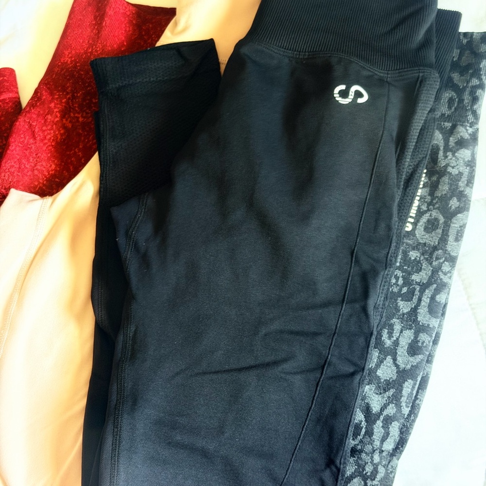 Gymshark Athletic Legging Bundle - Neutral, Black, Burgundy, Red🦋 6 pc - Picture 8 of 8
